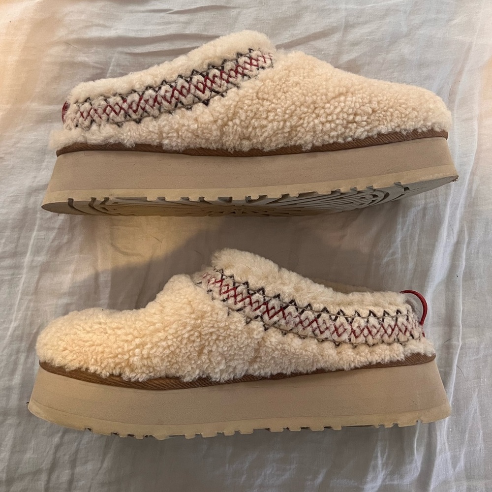 Women’s Tazz Ugg Braid Size 9 (fits like an 8)